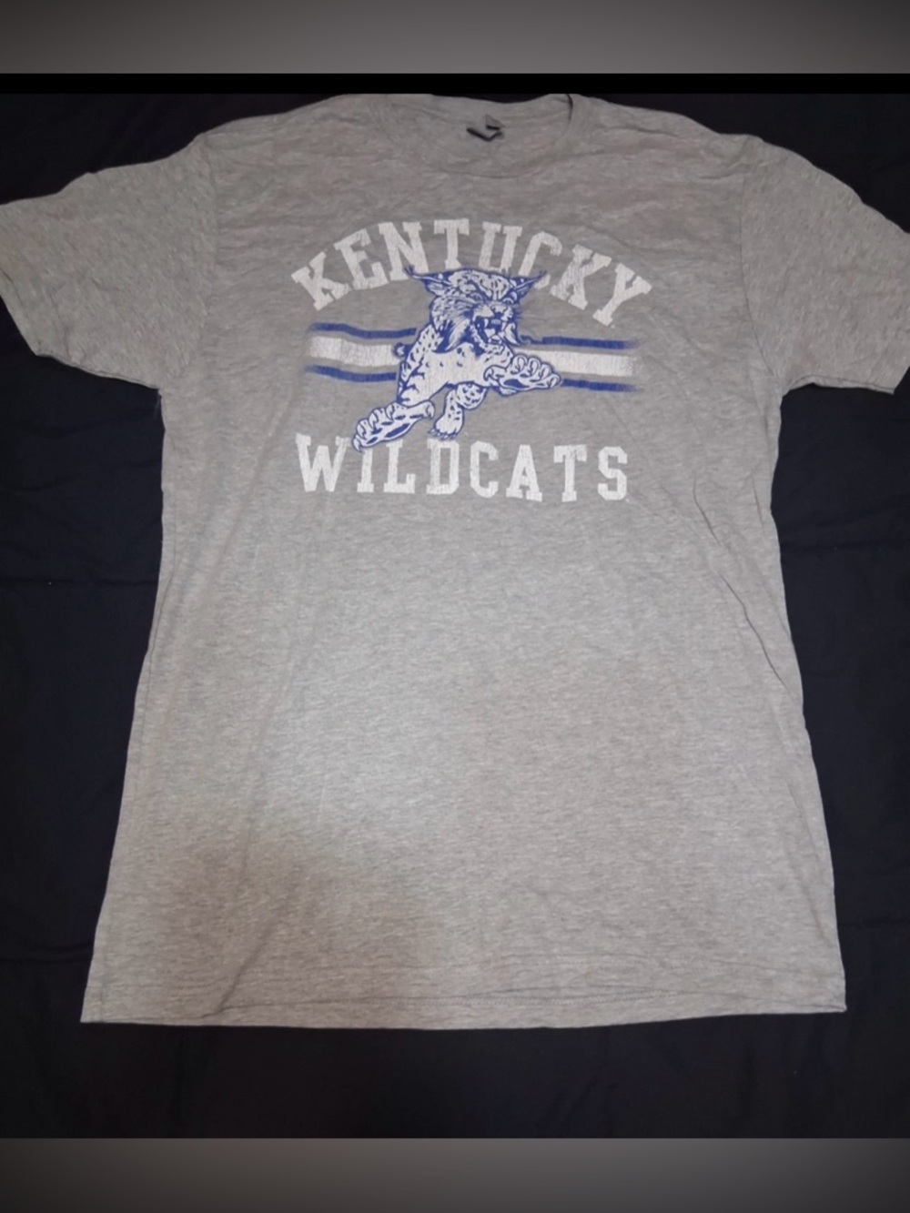 Kentucky Wildcats Vintage Look T-shirt Size Large Bought at Outlet Store NWOT